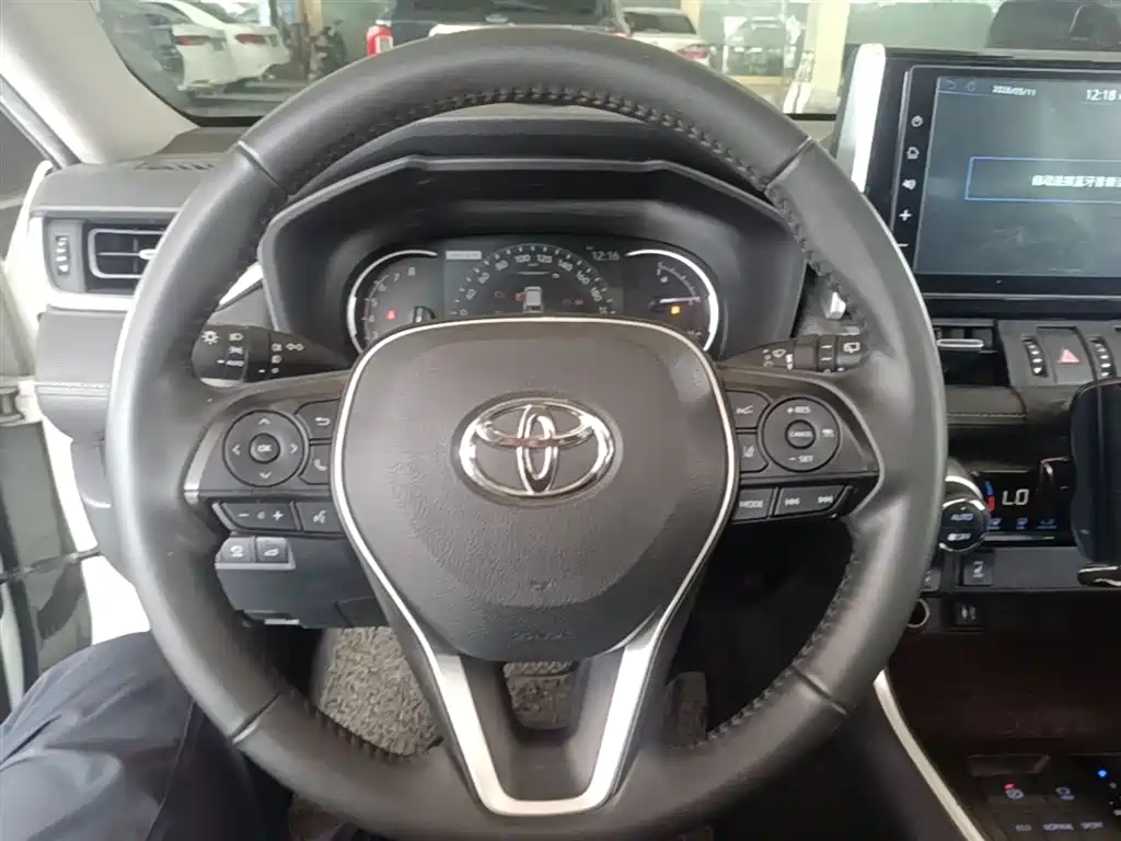 Toyota RAV4 2020 — фото 11