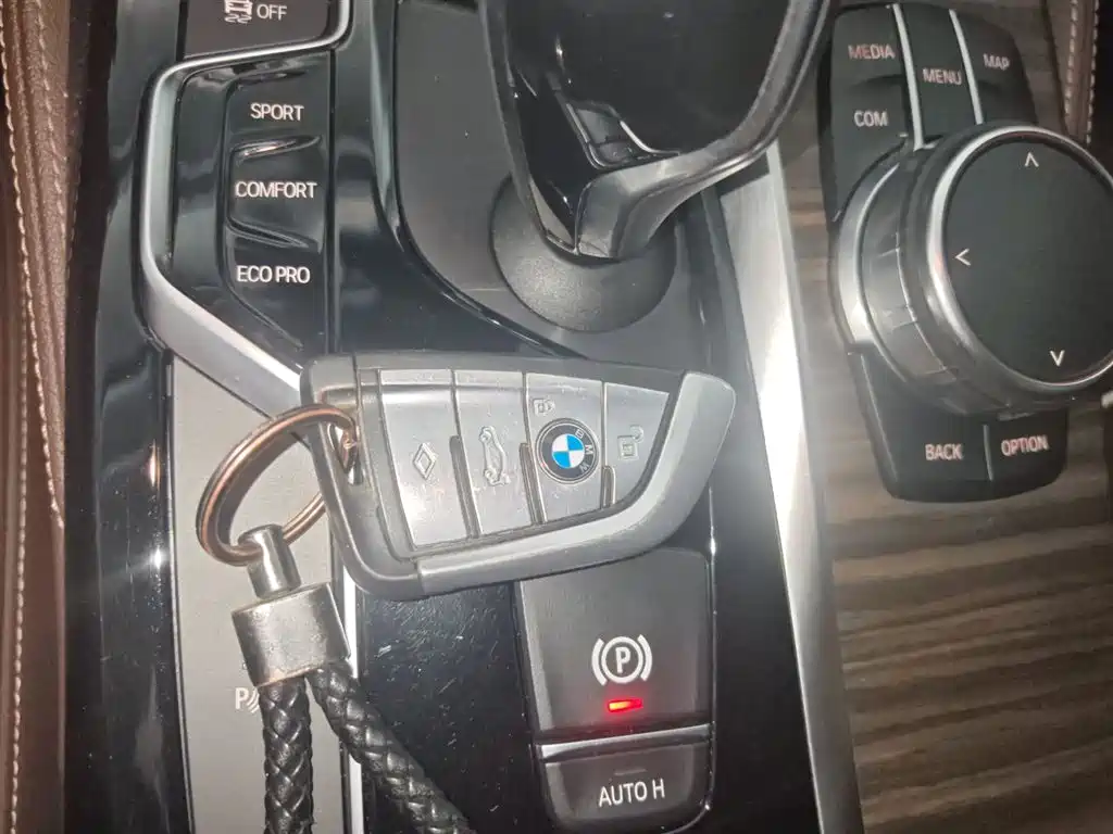 BMW 5 Series 2018 — фото 18