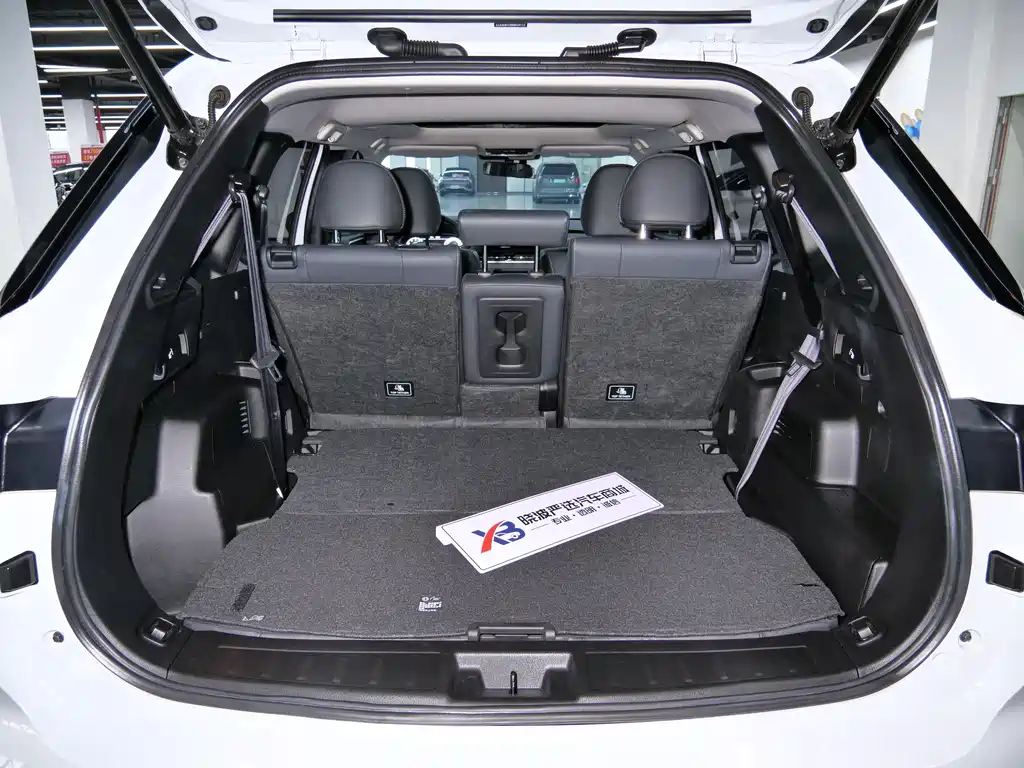 Mitsubishi Outlander 2023 — фото 18