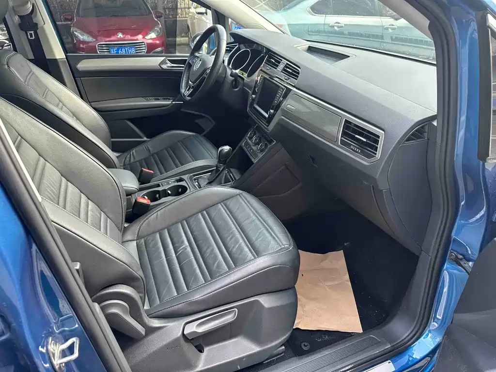Volkswagen Touran 2019 — фото 12
