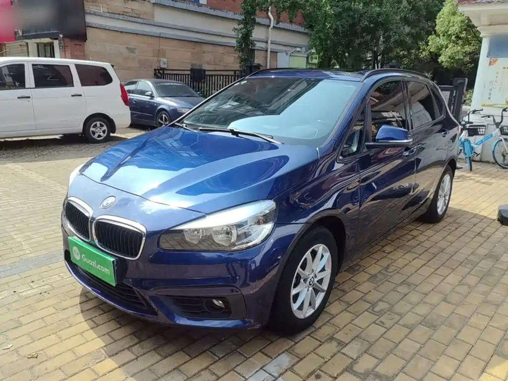 BMW 2 Series Active Tourer 2017 — фото 2