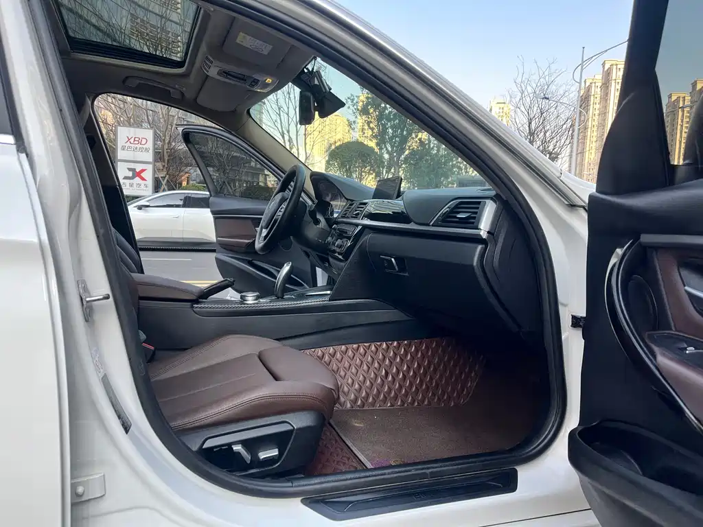 BMW 3 Series 2019 — фото 13