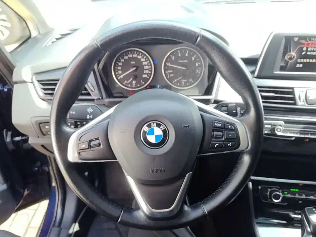 BMW 2 Series Active Tourer 2017 — фото 11