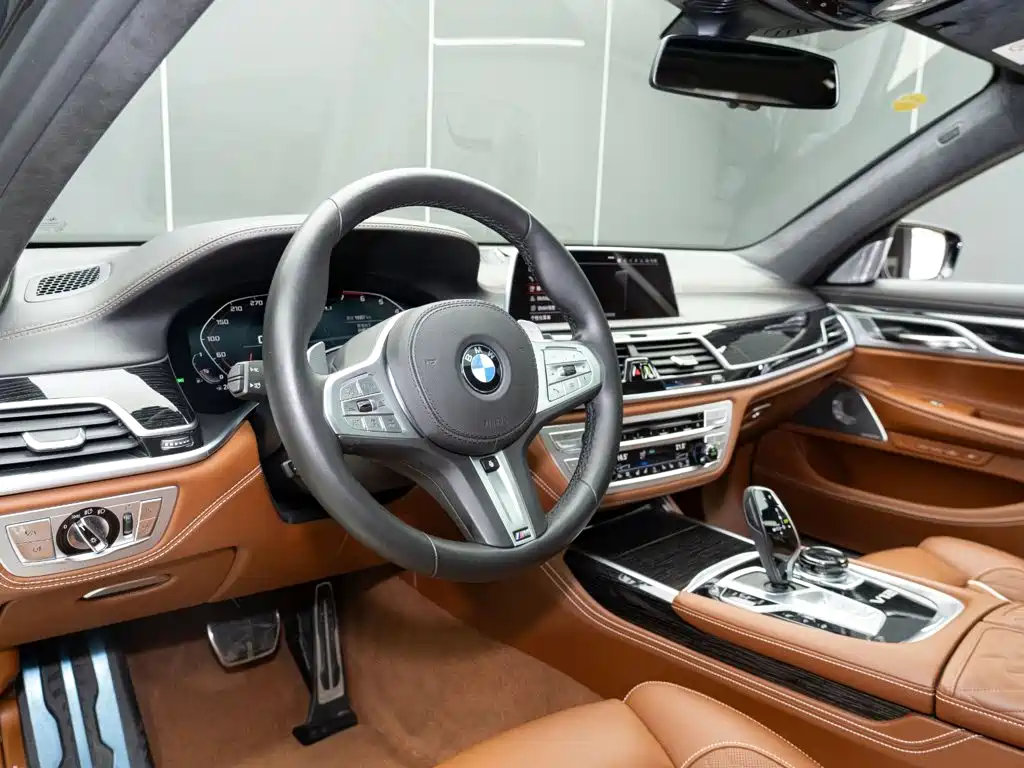 BMW 7 Series 2019 — фото 11