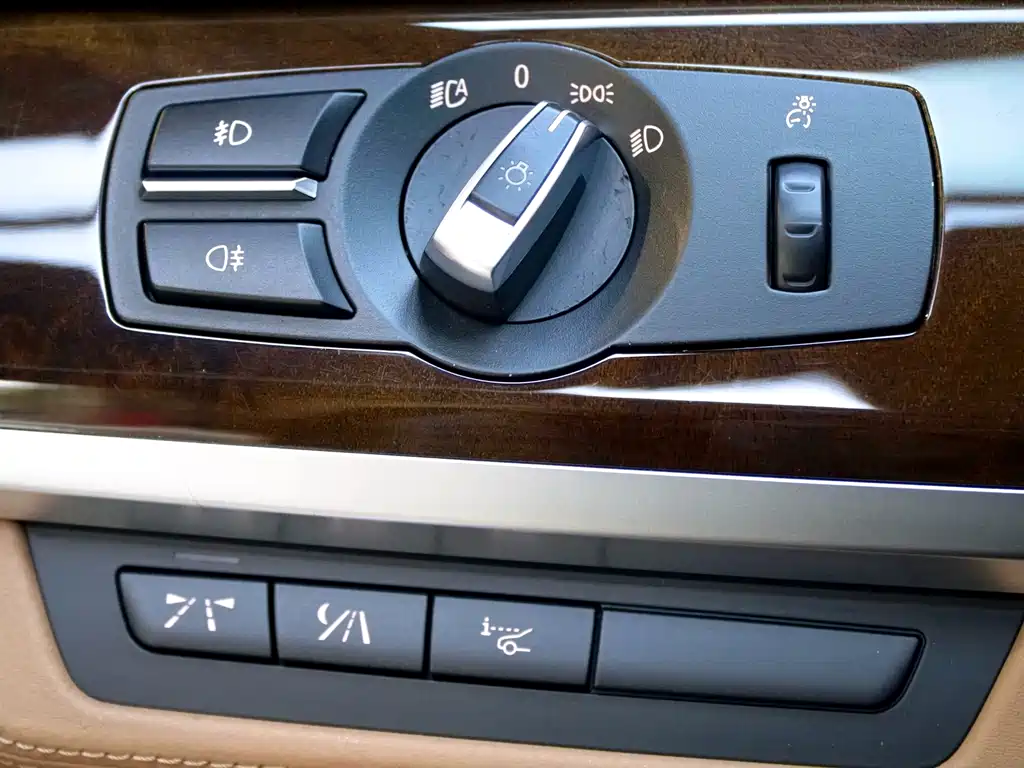 BMW 7 Series 2012 — фото 19