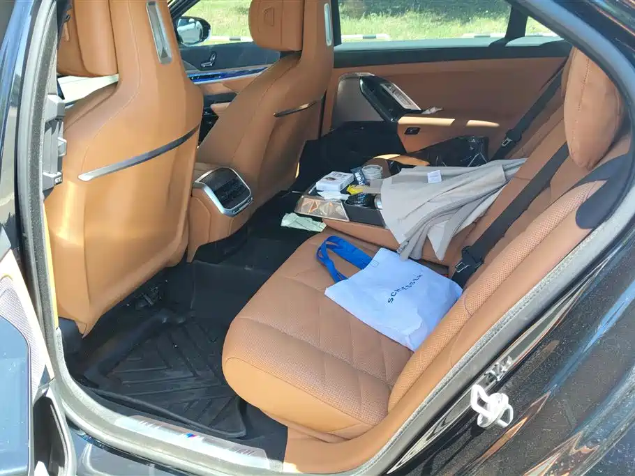 BMW 7 Series 2023 — фото 11