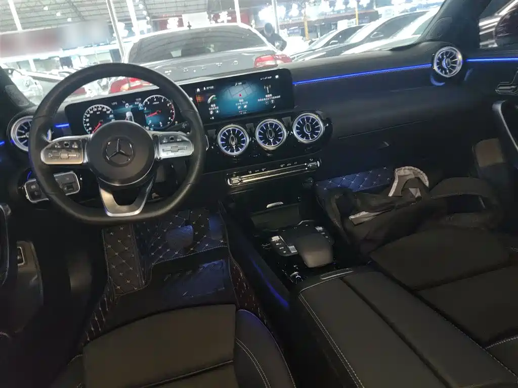 Mercedes-Benz A-Class 2023 — фото 12