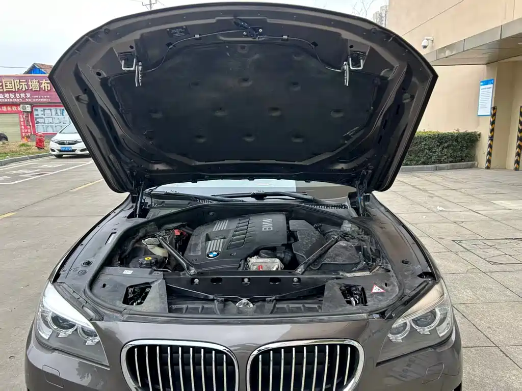 BMW 7 Series 2013 — фото 9