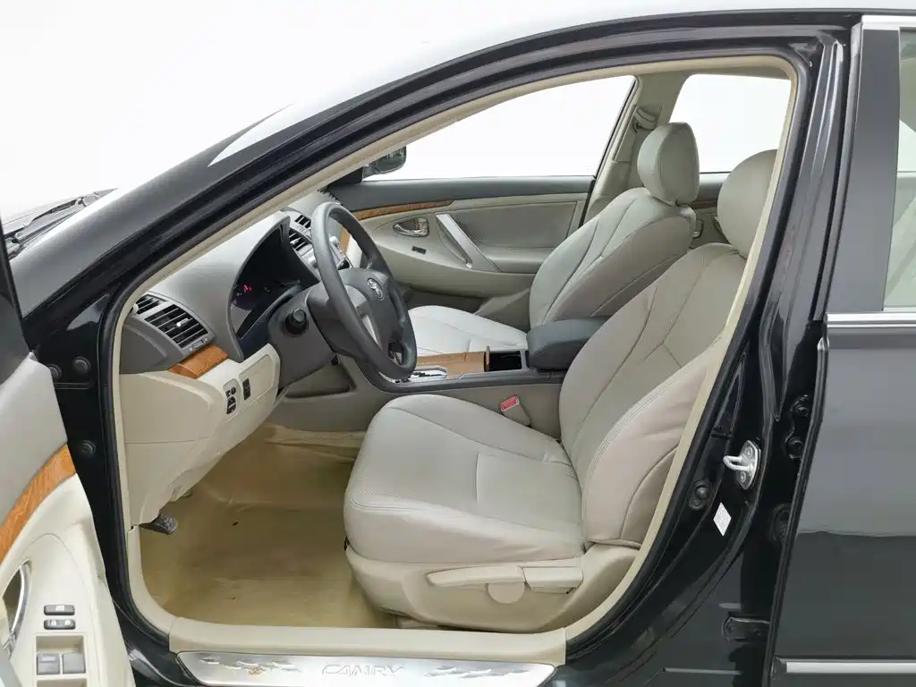 Toyota Camry 2013 — фото 10
