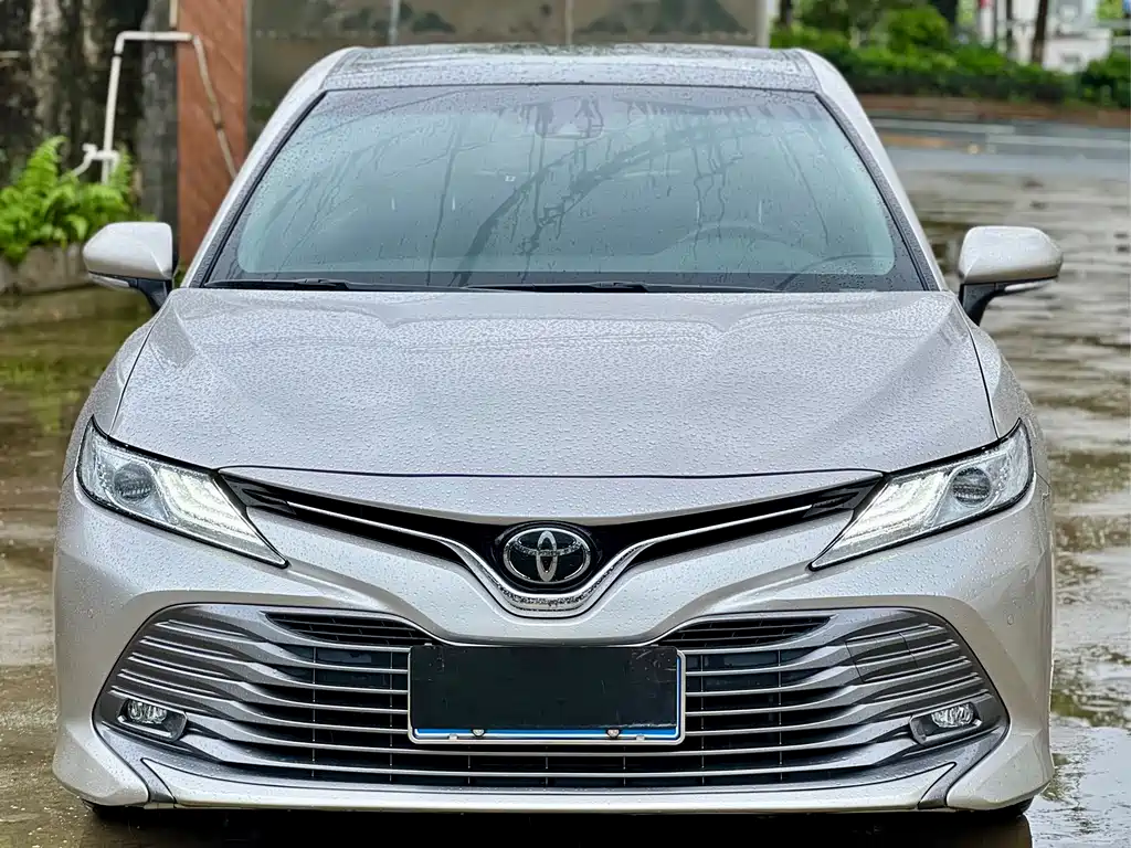 Toyota Camry 2020 — фото 2