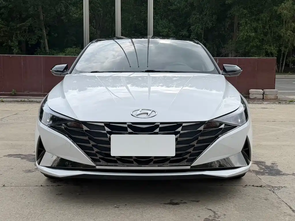 Hyundai Elantra 2022 — фото 2