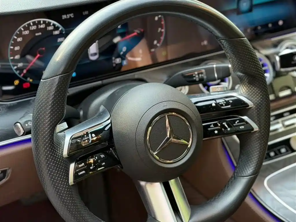 Mercedes-Benz E-Class 2022 — фото 9