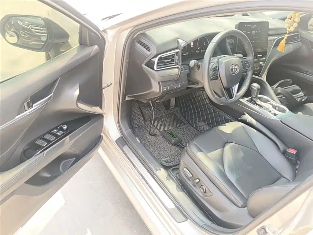 Toyota Camry 2022 — фото 16