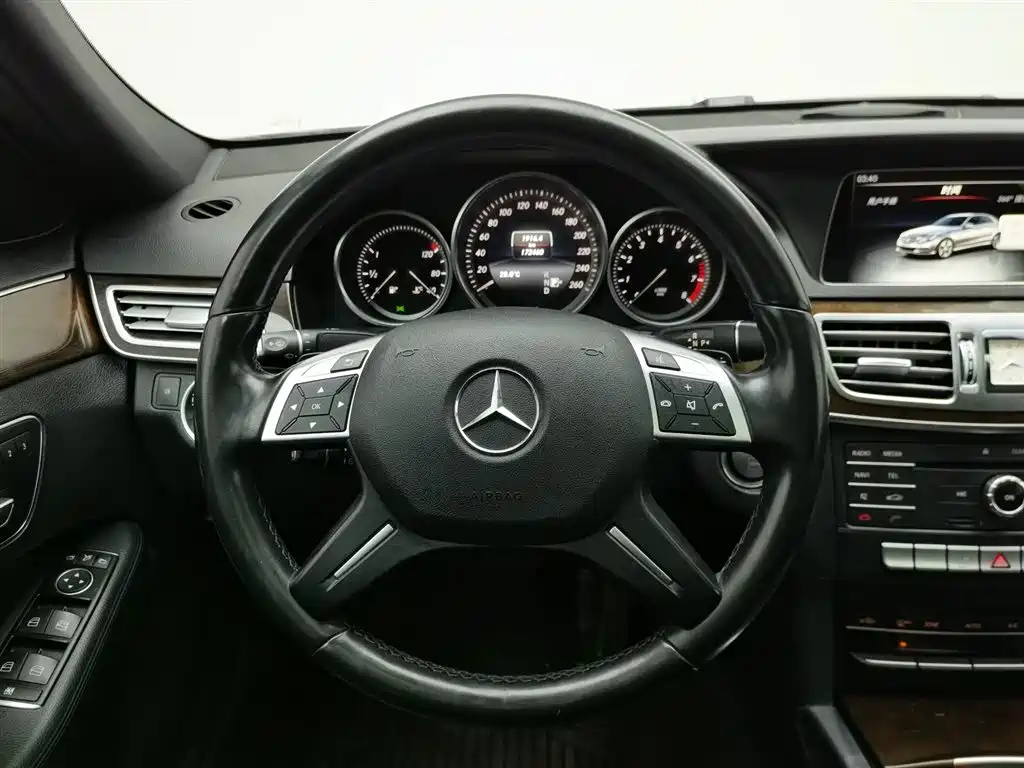 Mercedes-Benz E-Class 2015 — фото 11