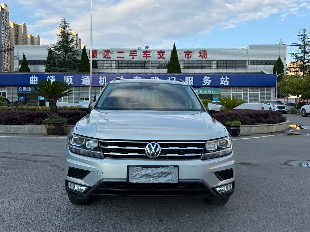 Volkswagen Tiguan L 2017 — фото 1