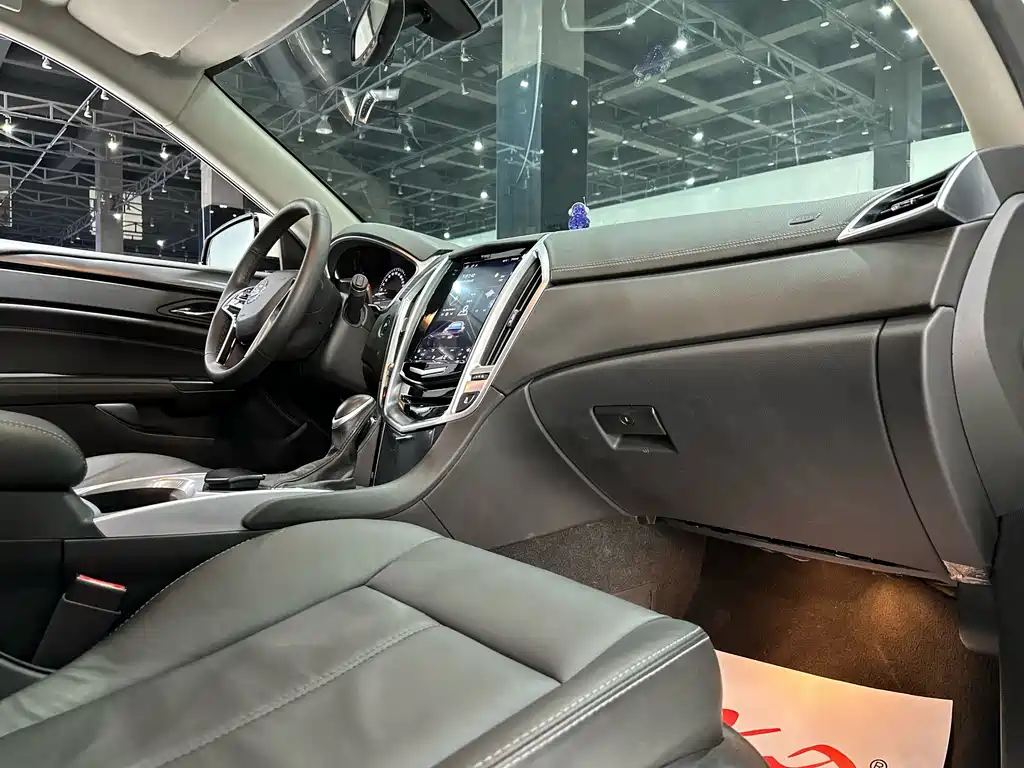 Cadillac SRX 2016 — фото 12