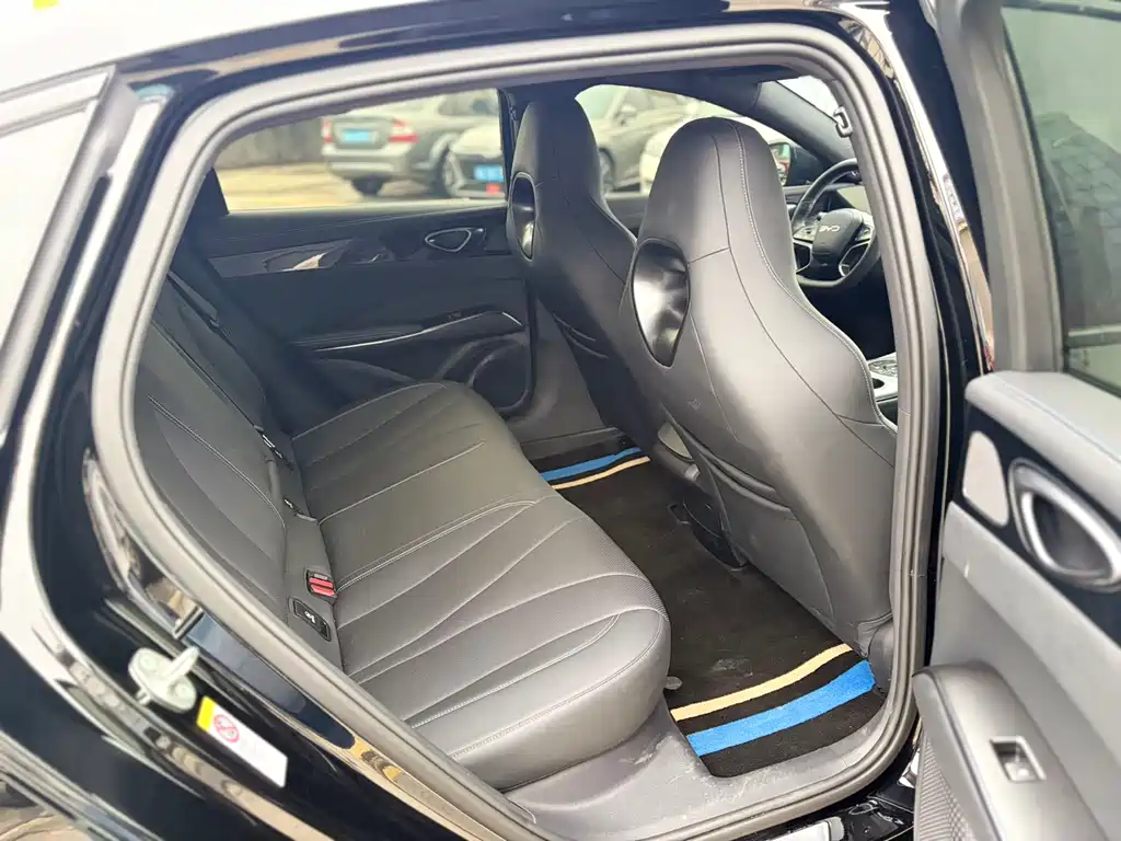 BYD Seal 2025 — фото 11