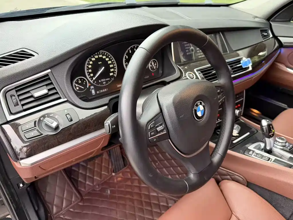 BMW 5 Series GT 2012 — фото 7