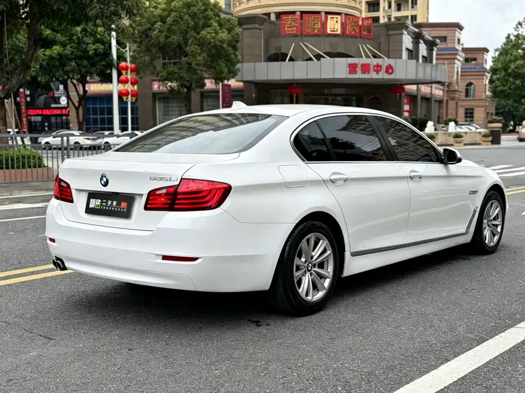 BMW 5 Series 2015 — фото 14
