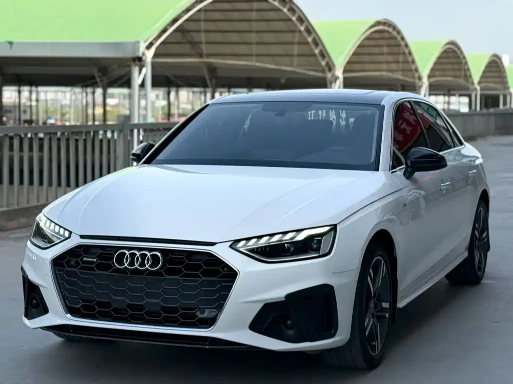 Audi A4L 2021 — фото 1