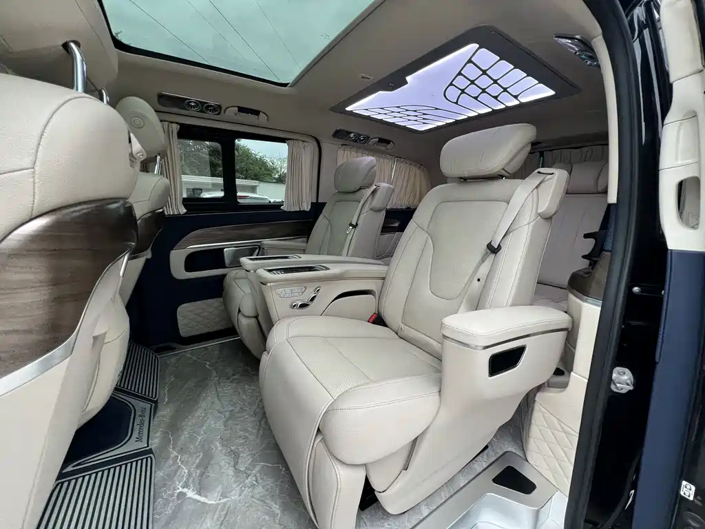Mercedes-Benz V-Class 2023 — фото 6