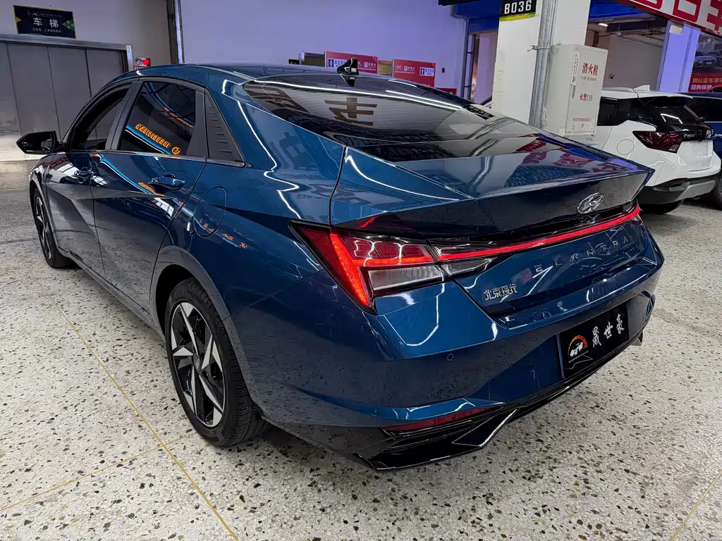 Hyundai Elantra 2023 — фото 4