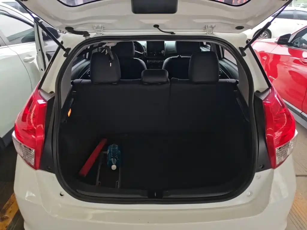 Toyota Yaris L 2016 — фото 19