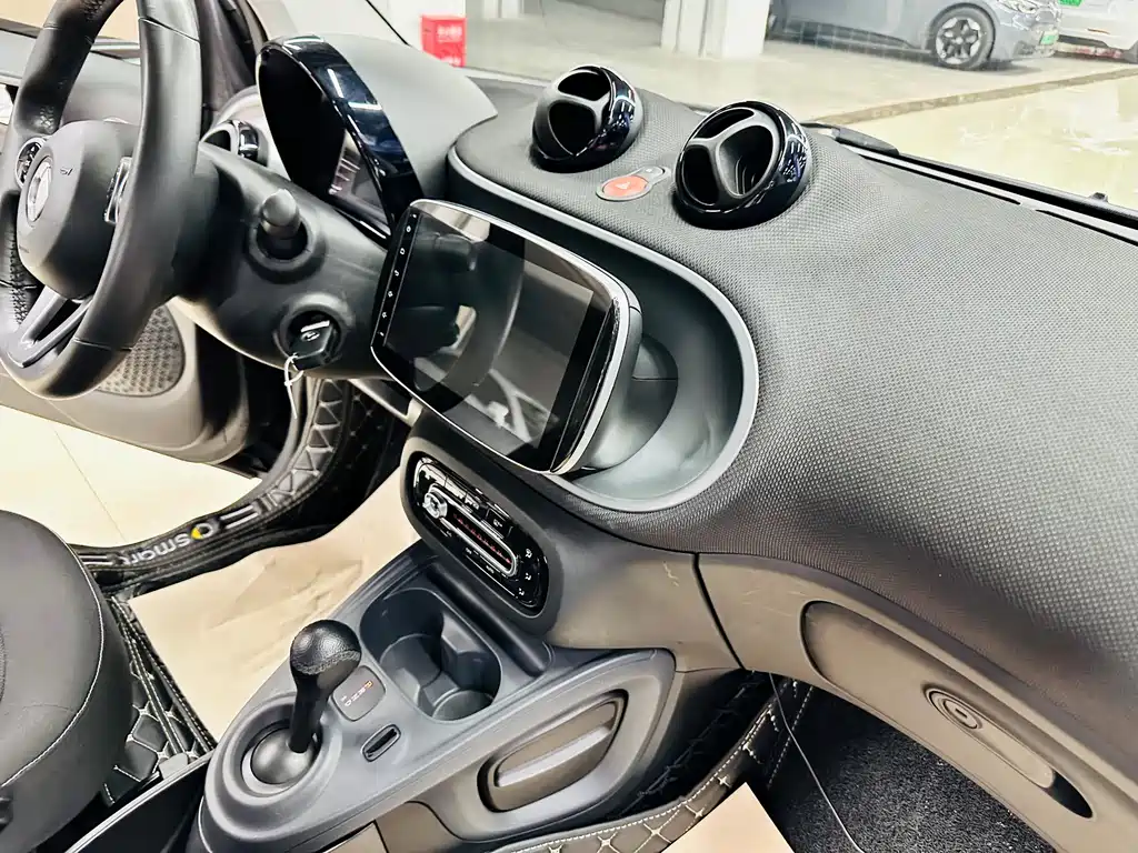 smart Fortwo 2018 — фото 30