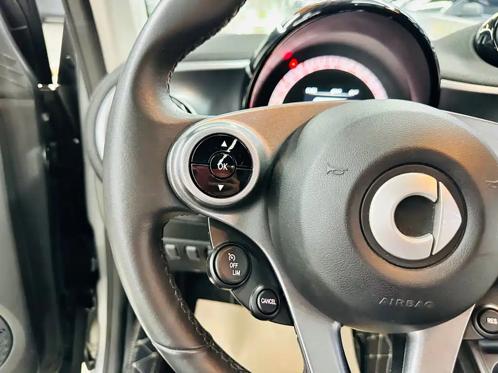 smart Fortwo 2018 — фото 40
