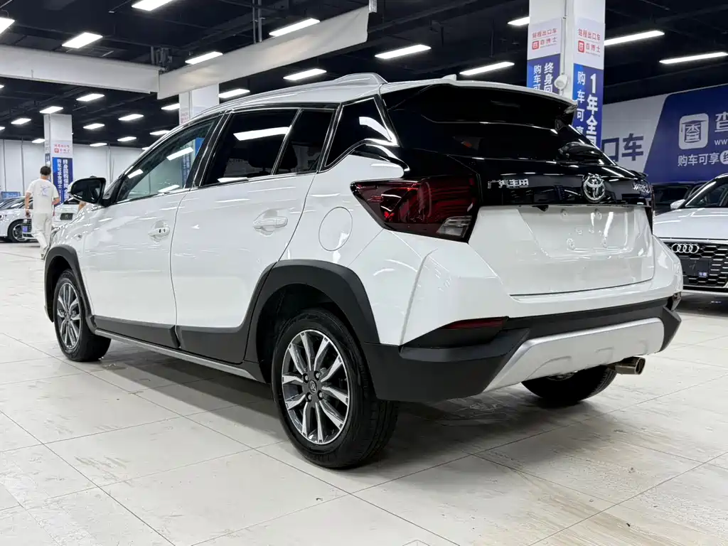 Toyota Yaris L 2021