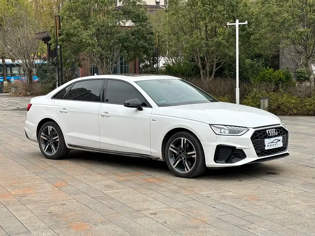 Audi A4L 2022 — фото 3