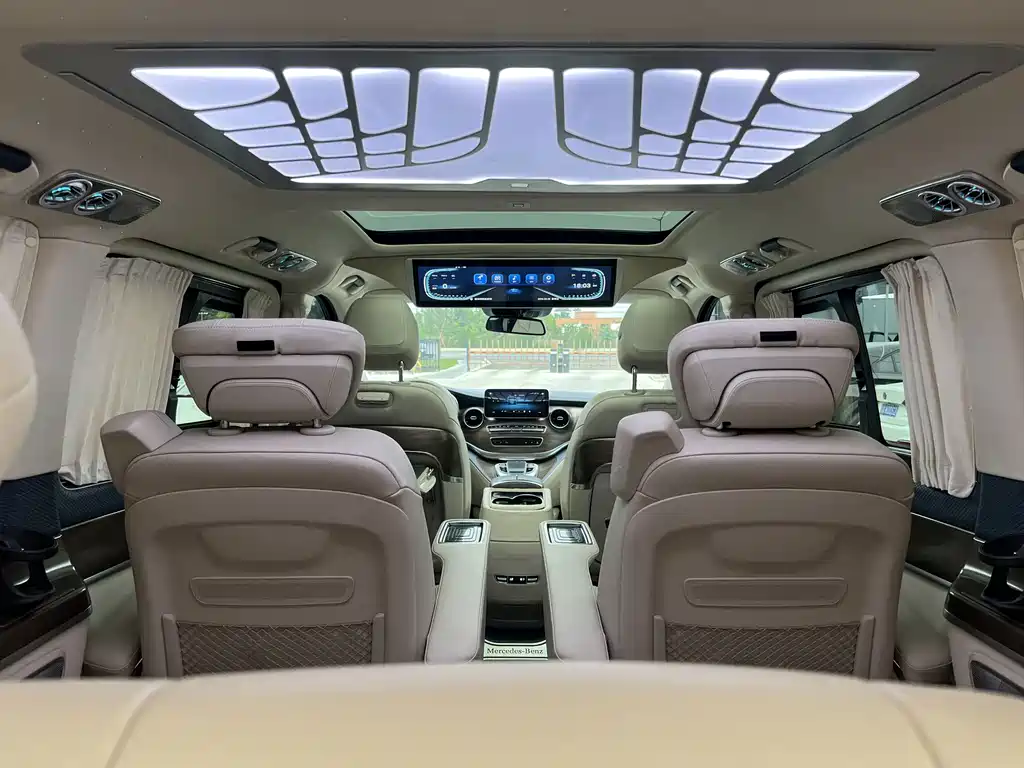 Mercedes-Benz V-Class 2023 — фото 9