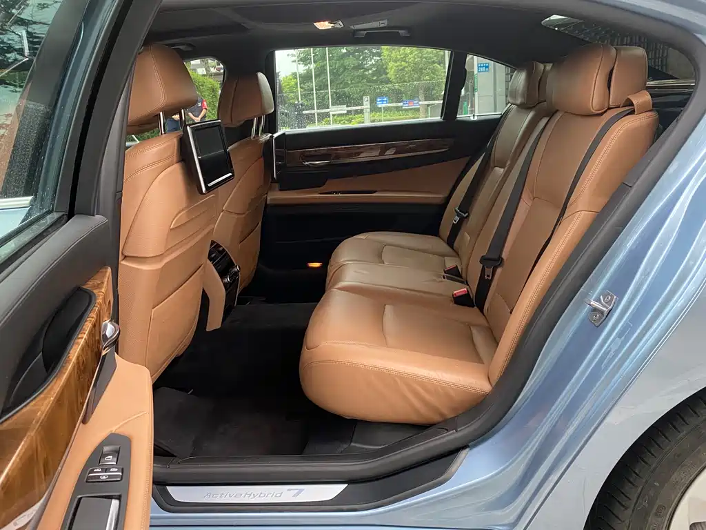 BMW 7 Series 2013 — фото 10