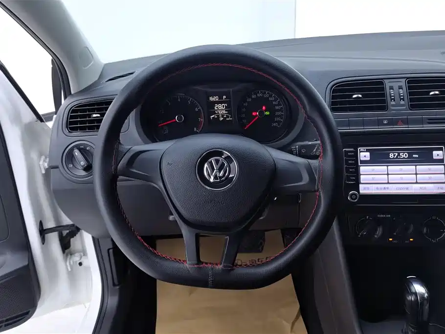 Volkswagen Polo 2016 — фото 15