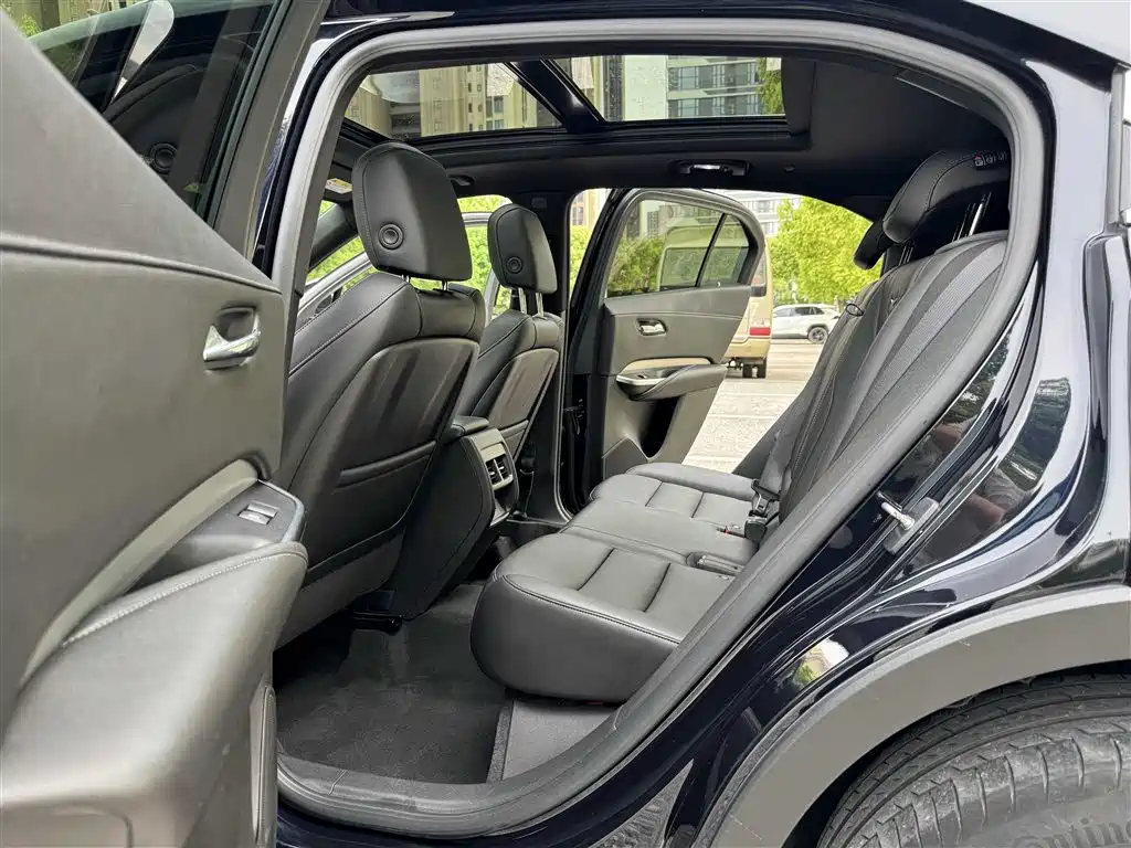 Cadillac XT4 2020 — фото 14