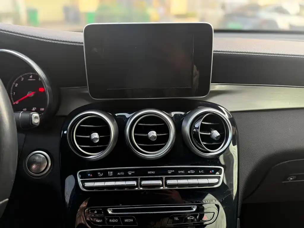Mercedes-Benz GLC 2018 — фото 9