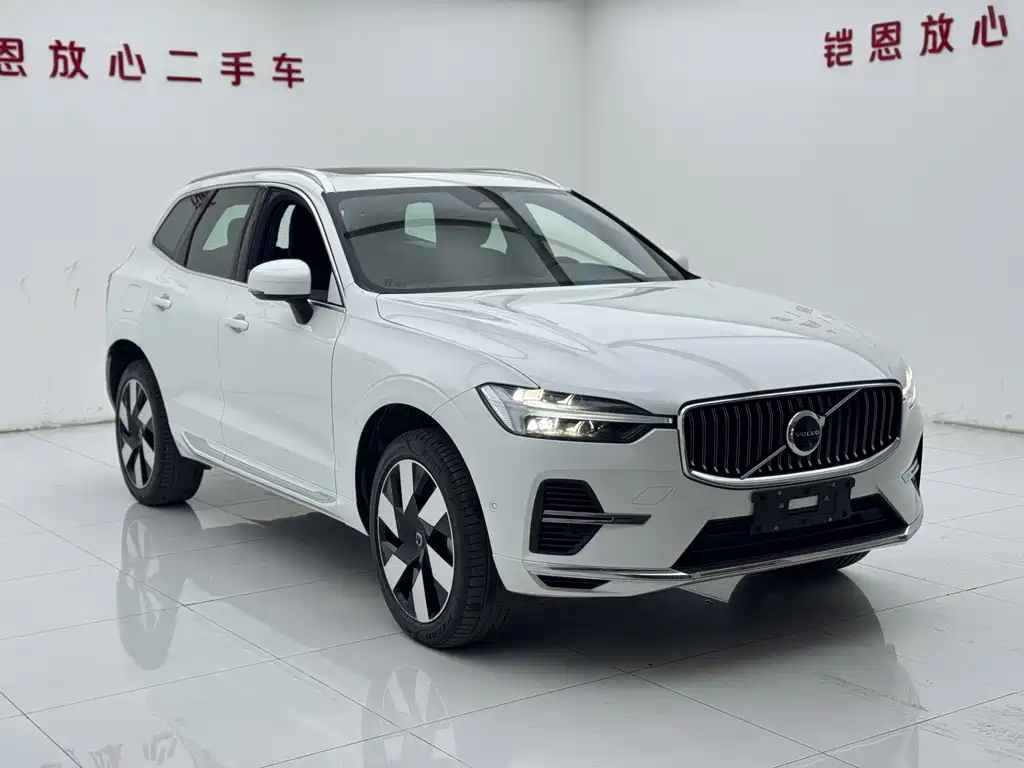 Volvo XC60 PHEV 2025 — фото 3