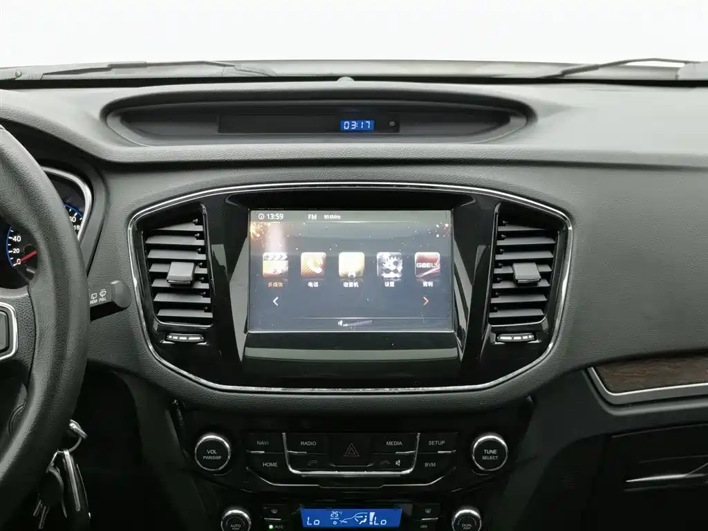 Geely Haoqing SUV 2016 — фото 12