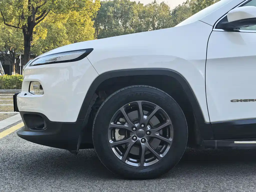 Jeep Cherokee 2021 — фото 10