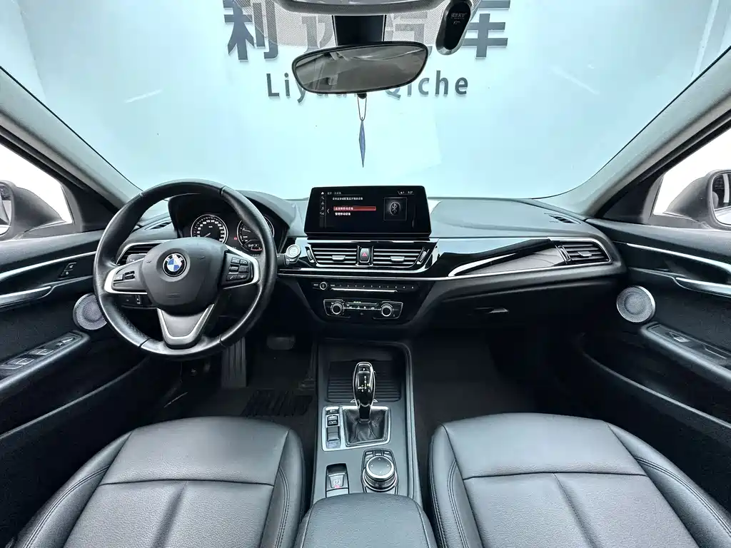 BMW 1 Series 2023 — фото 9