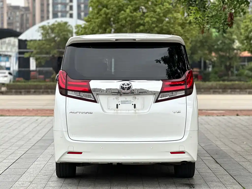 Toyota Alphard 2017 — фото 12