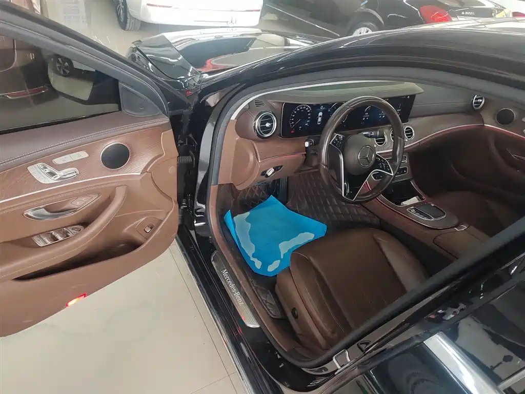 Mercedes-Benz E-Class 2022 — фото 13