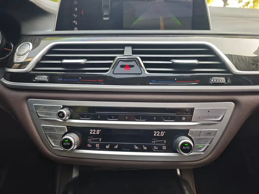 BMW 7 Series 2018 — фото 27