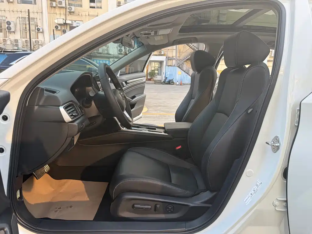 Honda Accord 2022 — фото 11