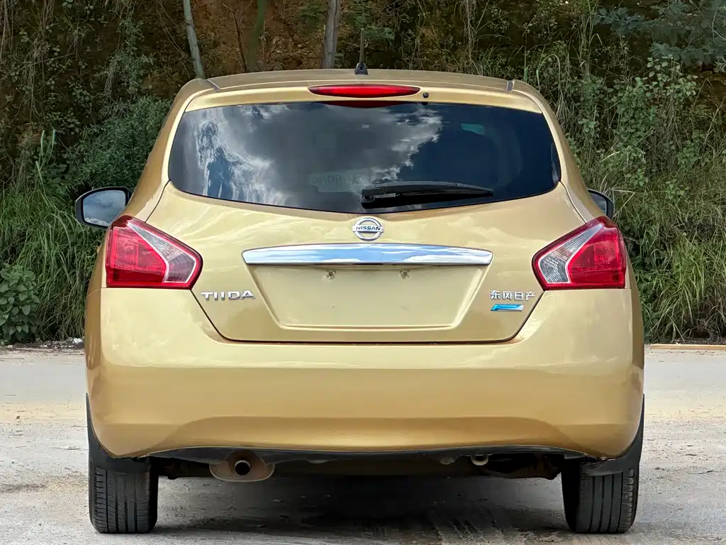 Nissan Tiida 2012