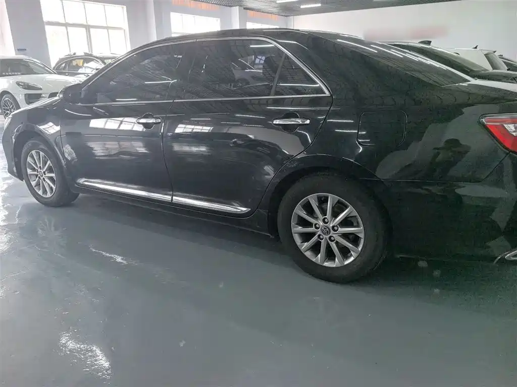 Toyota Camry 2017 — фото 12
