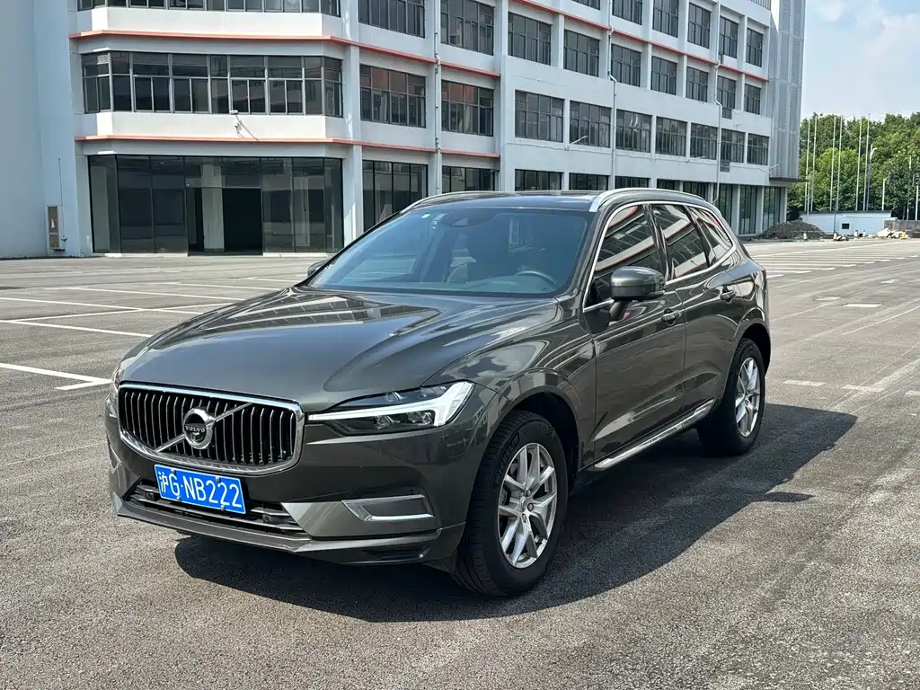 Volvo XC60 2021 — фото 1