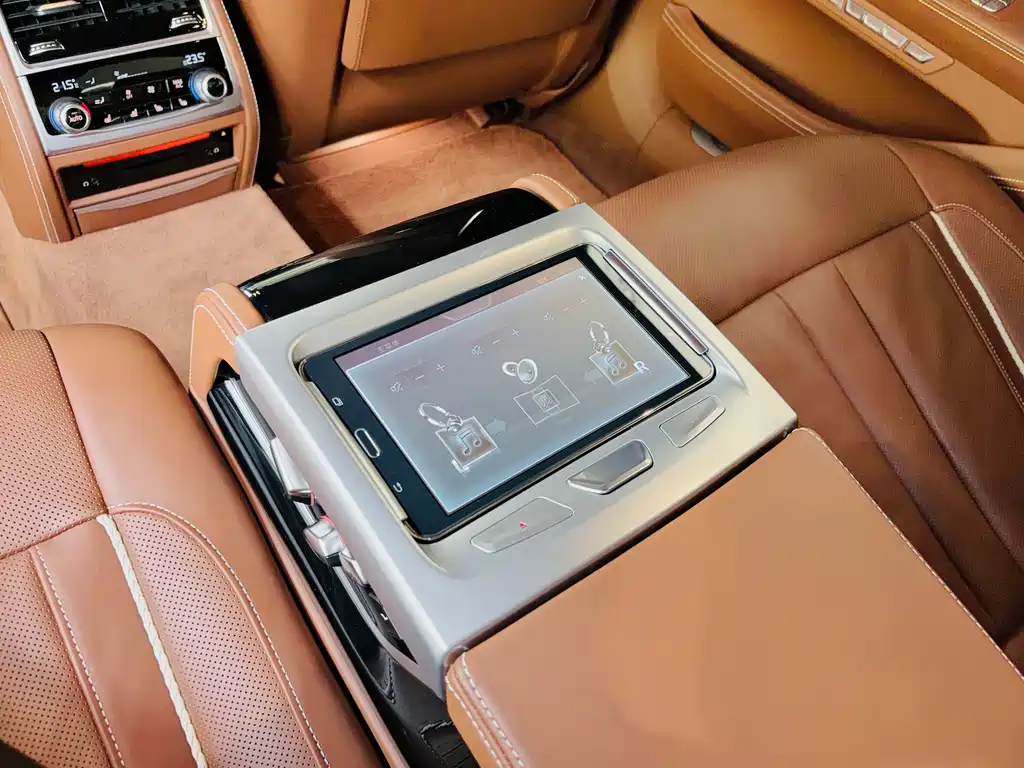BMW 7 Series 2017 — фото 9