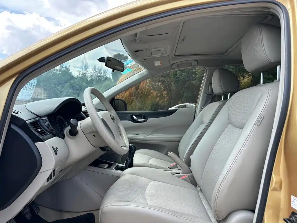 Nissan Tiida 2012