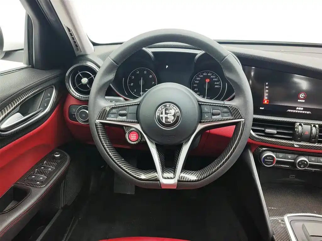 Alfa Romeo Giulia 2019 — фото 11